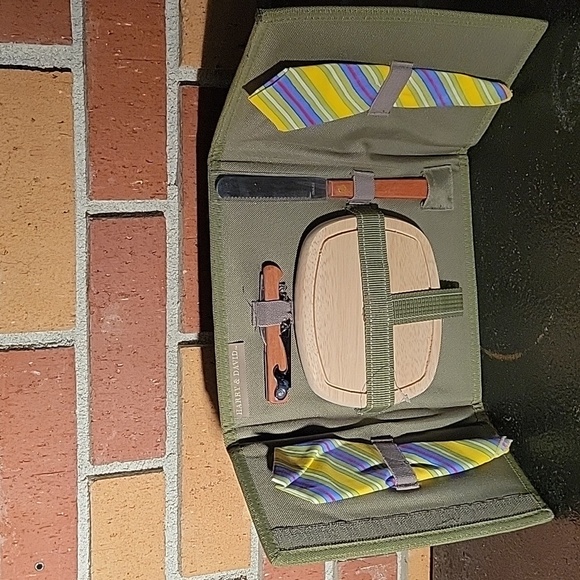 Harry & David Wine & Cheese Service Set For Two Cutting Board - Picture 3 of 7